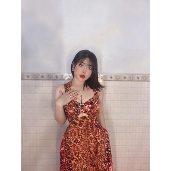Đầm maxi hoạ tiết thổ cẩm hai dây khoét eo có túi hai bên