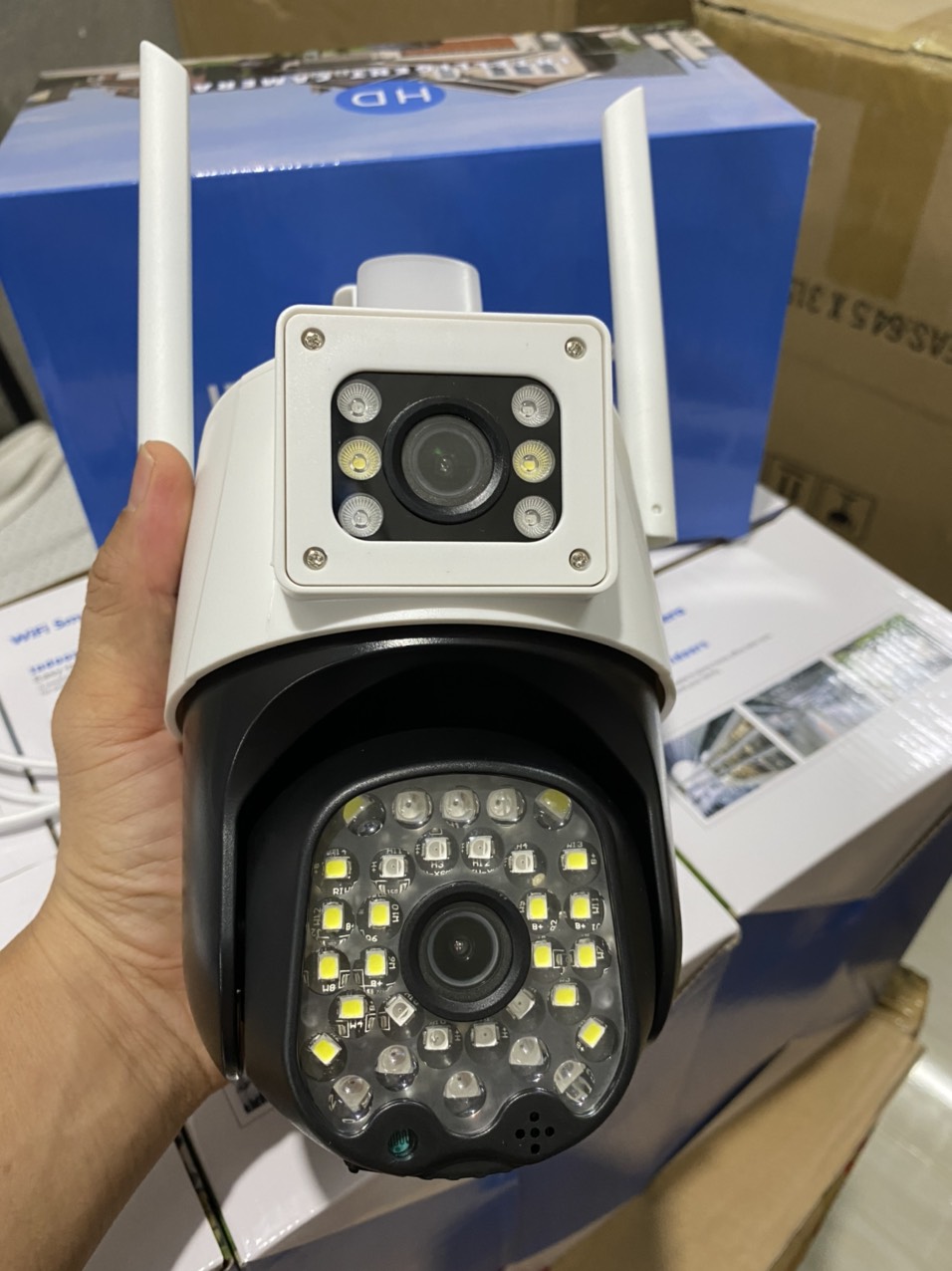 Camera Wifi 2 Mắt Xem Cùng Lúc 2 Màn Hình - 1 Mắt Cố Định & 1 Mắt Xoay 360 Độ - Góc Quan Sát Cực Rộng - Đàm Thoại 2 Chiều - Báo Động Sáng Đèn Hú Còi Cảnh Báo - Hàng Nhập Khẩu