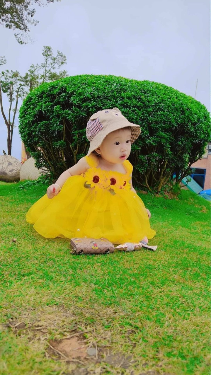 Đầm công chúa tutu dễ thương cho bé - hoa hướng dương