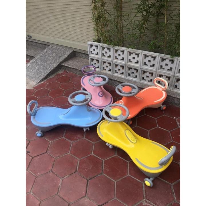 Xe lắc cho bé