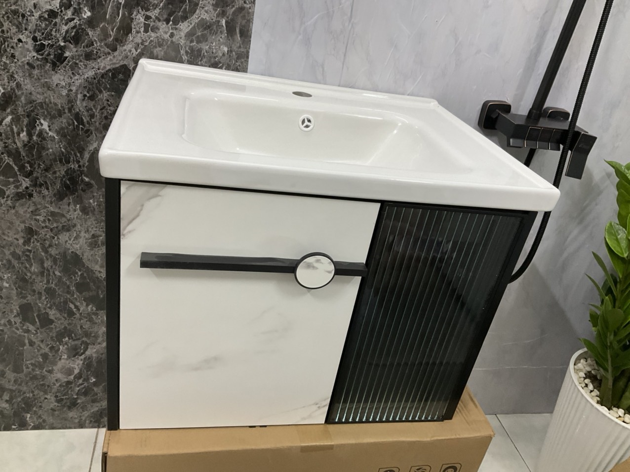 Bộ tủ lavabo treo tường bằng gỗ cao cấp