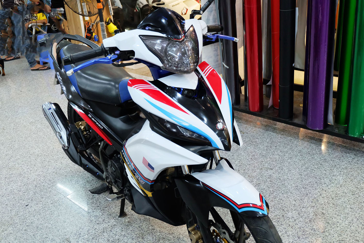 Tem trùm Exciter 135 Red Blue White