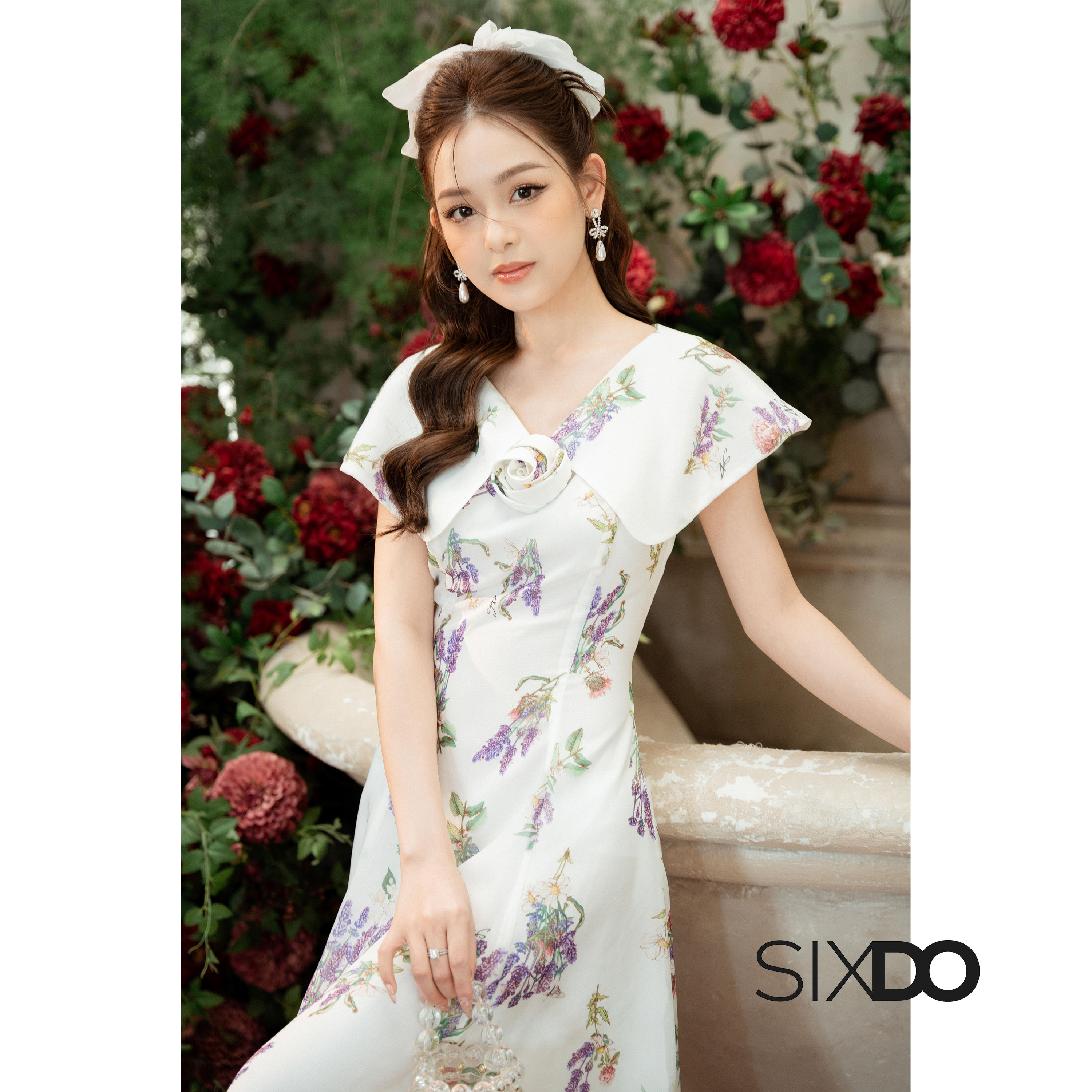 Đầm hoa midi cổ V choàng vai phối hoa thời trang SIXDO