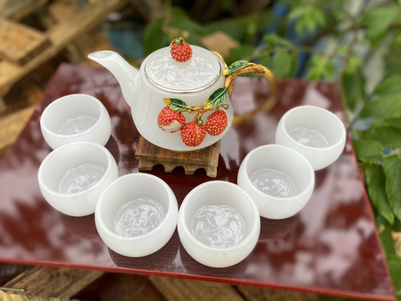 Bộ ấm trà chạm cây vải đá bạch ngọc