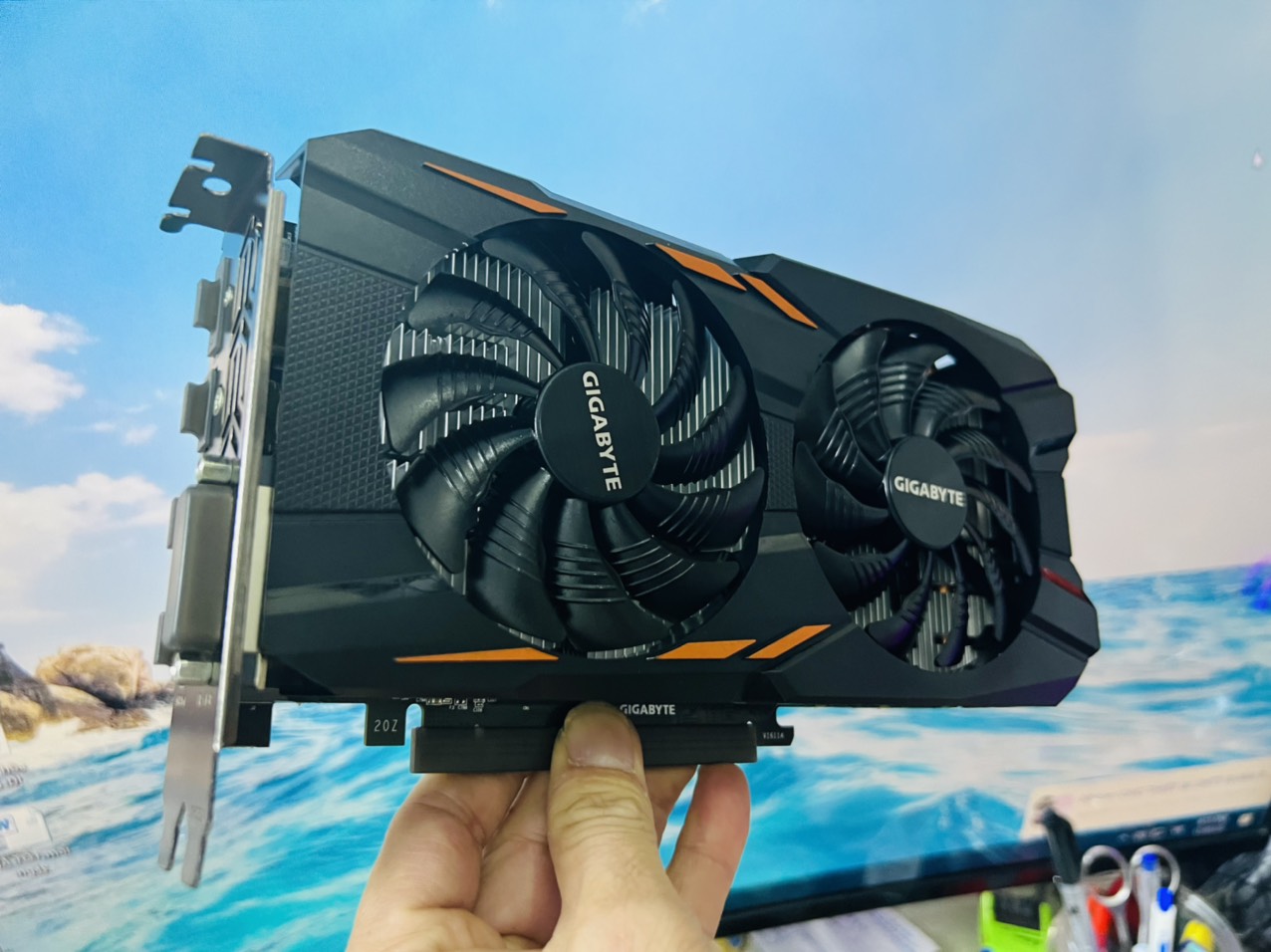 VGA (Cạc màn hình) GIGABYTE GTX 1050Ti (GV-N105TWF2OC-4GD) 4GB/2FAN - HÀNG CHÍNH HÃNG