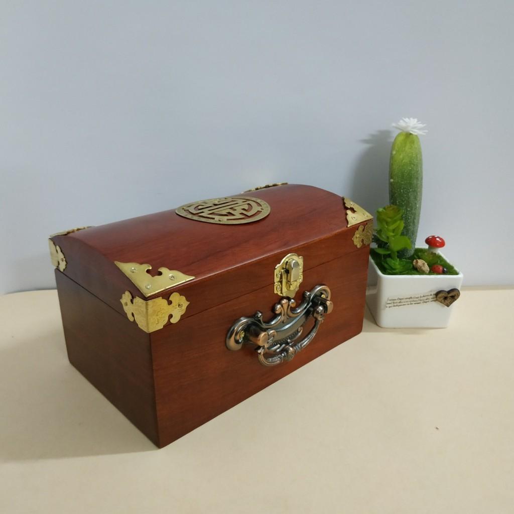 HỘP ĐỰNG TRANG SỨC, HỘP CON DẤU GỖ KHUM CHỮ THỌ VÀNG CÓ QUAI XÁCH BẰNG ĐỒNG