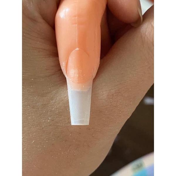 Ngón tay giả làm nail