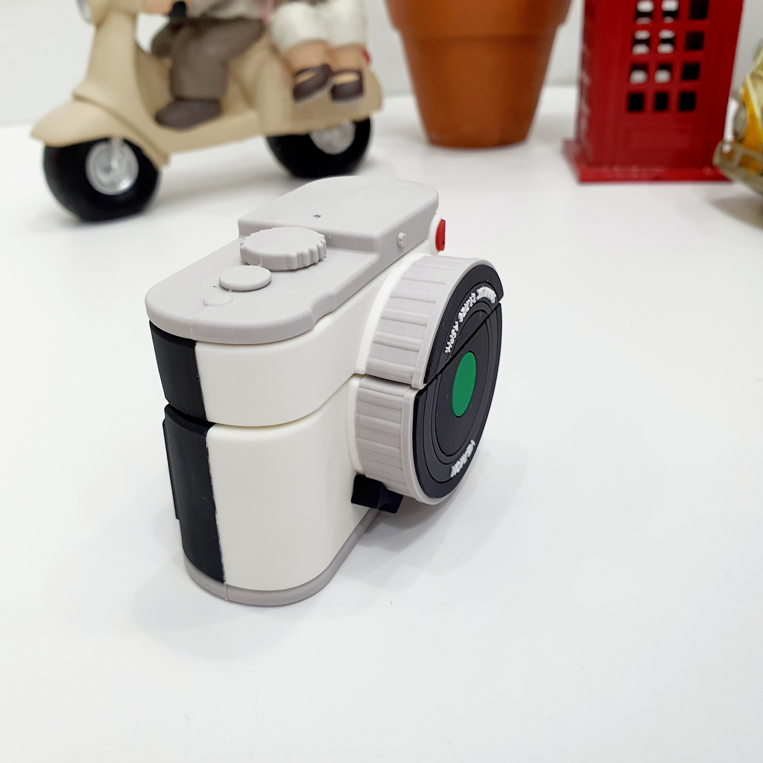 Case Ốp Silicon Bảo Vệ Cho Apple AirPods Pro - Máy Ảnh Màu Trắng