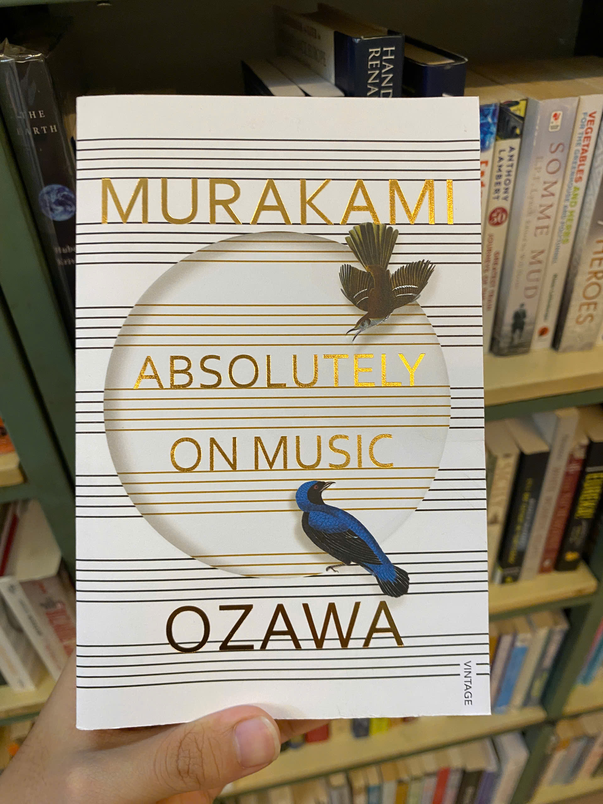 Sách - Absolutely On Music: Conversations with Seiji Ozawa by Haruki Murakami | Music Nonfiction / An intimate conversation about music and creativity / Ngoại văn Tiếng Anh