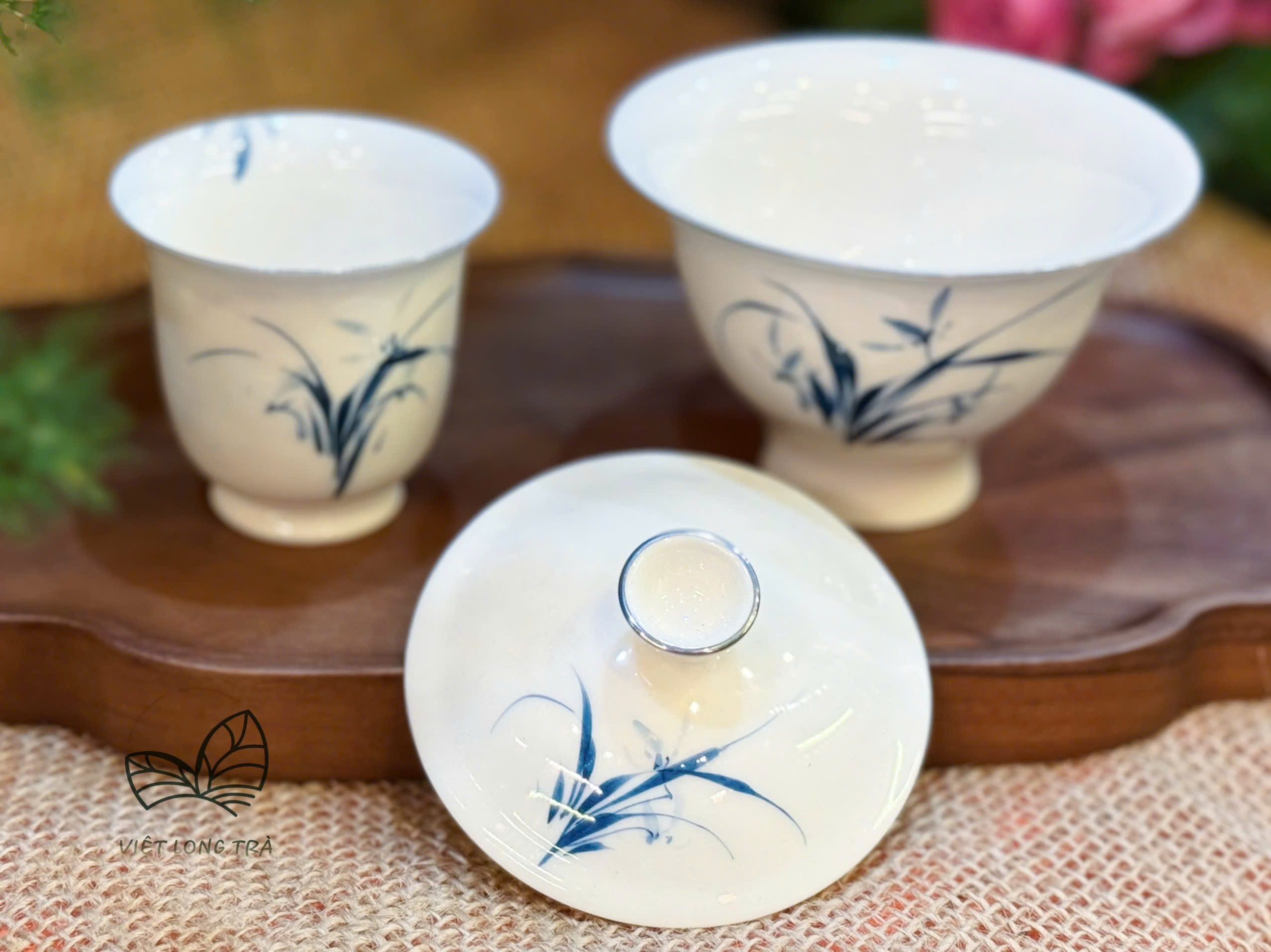 CHÉN KHẢI SỨ HỌA TIẾT HOA LAN VẼ TAY VIỀN BẠC SANG TRỌNG - DUNG TÍCH 110ML