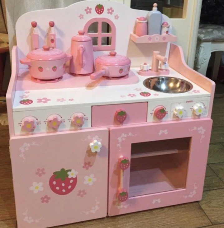 Bếp Nguyên khối hồng 1 dâu kèm chân kê- đồ chơi gỗ