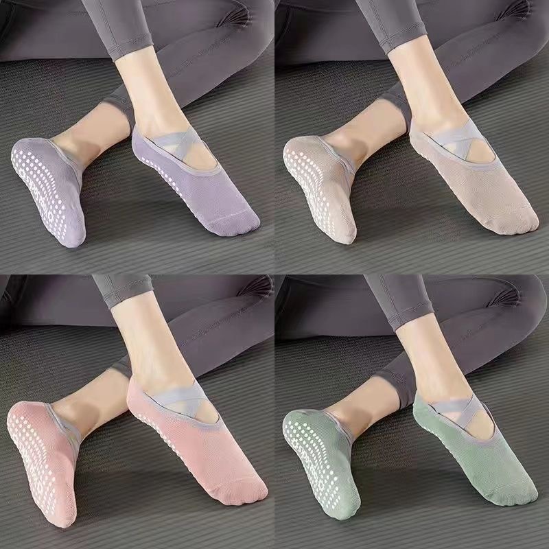 Tất - Vớ Tập Yoga , barre , pilates gắn hạt silicon Massage chống trơn trượt quai chéo kín ngón ( 1 đôi )