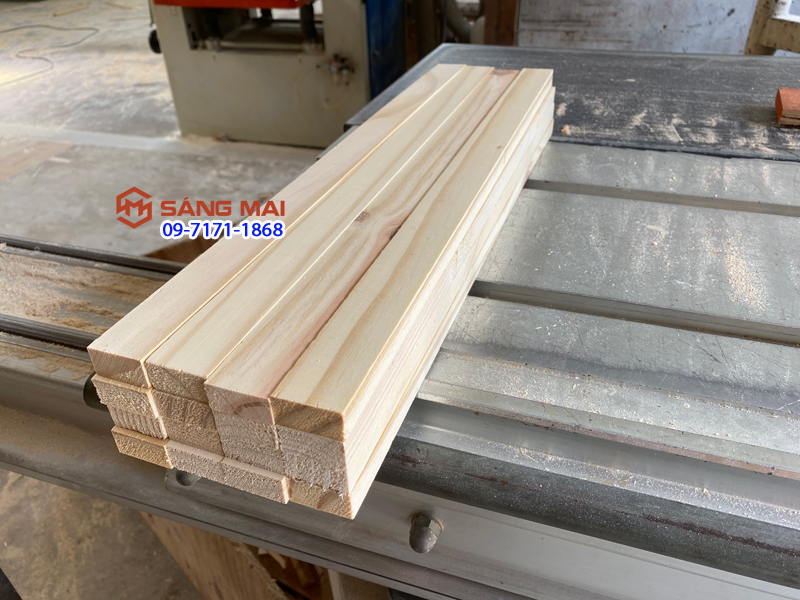 Thanh gỗ thông 3cm x 1,5cm x dài 50cm + láng mịn 4 mặt
