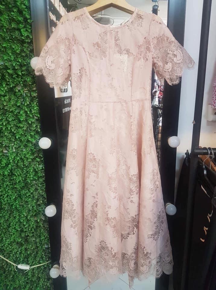 Đầm ren form dáng nữ tính