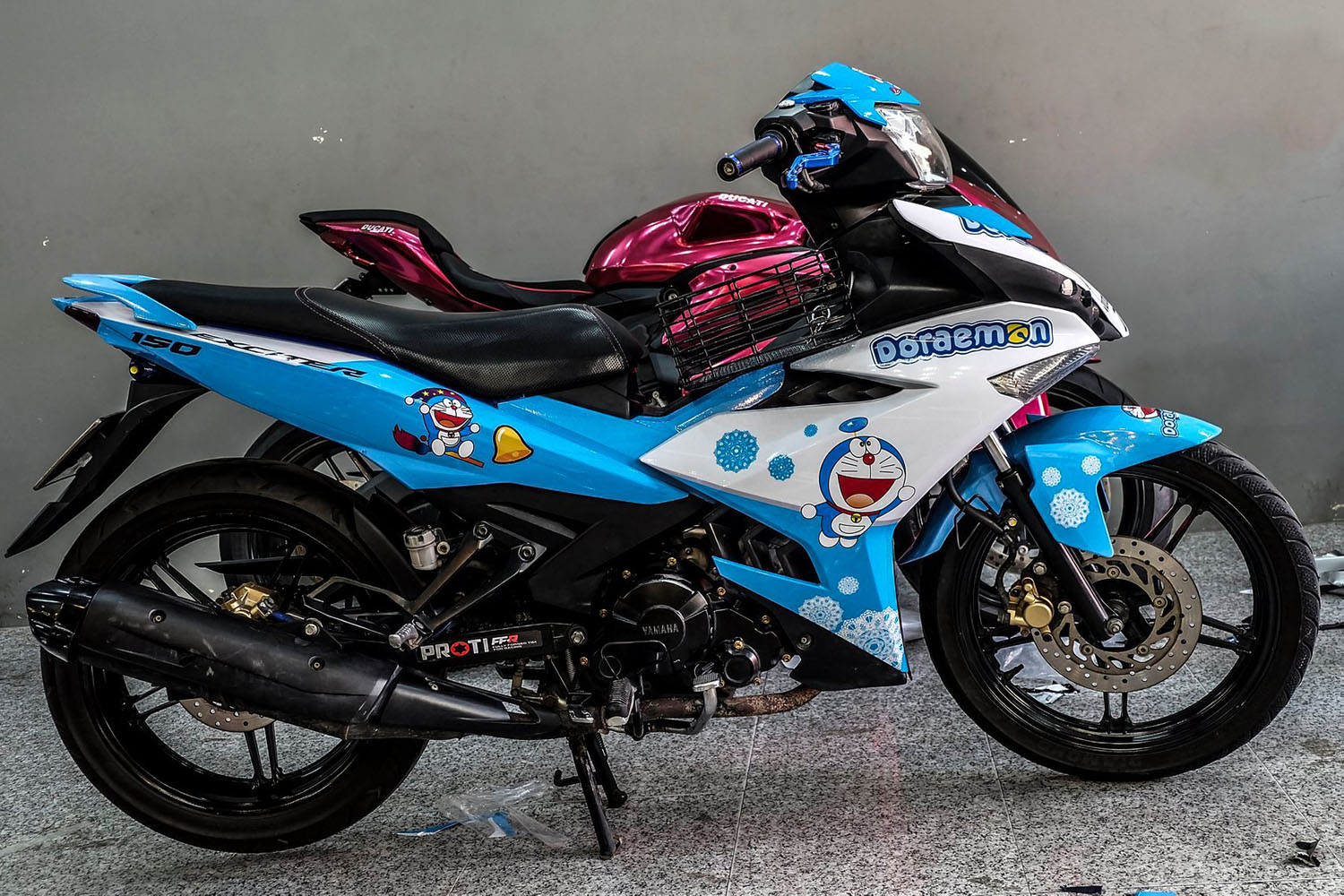 Tem trùm Exciter 150 Doraemon