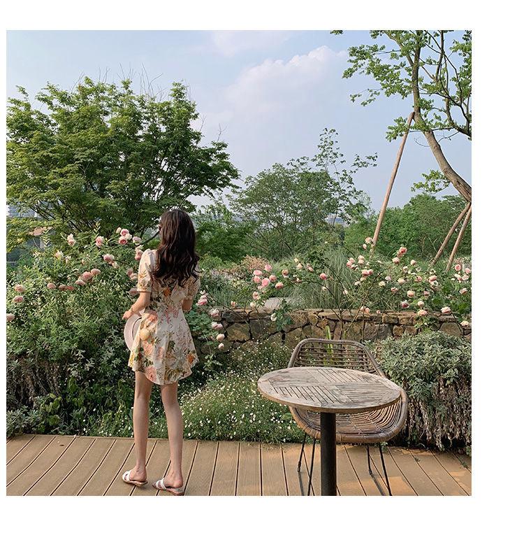 TOBE1SHOP 2023 Xuân/Hè Jumpsuit Nữ dài tay áo Hàn Quốc V cổ đèn lồng tay áo đầm in váy cao eo rộng chân quần
