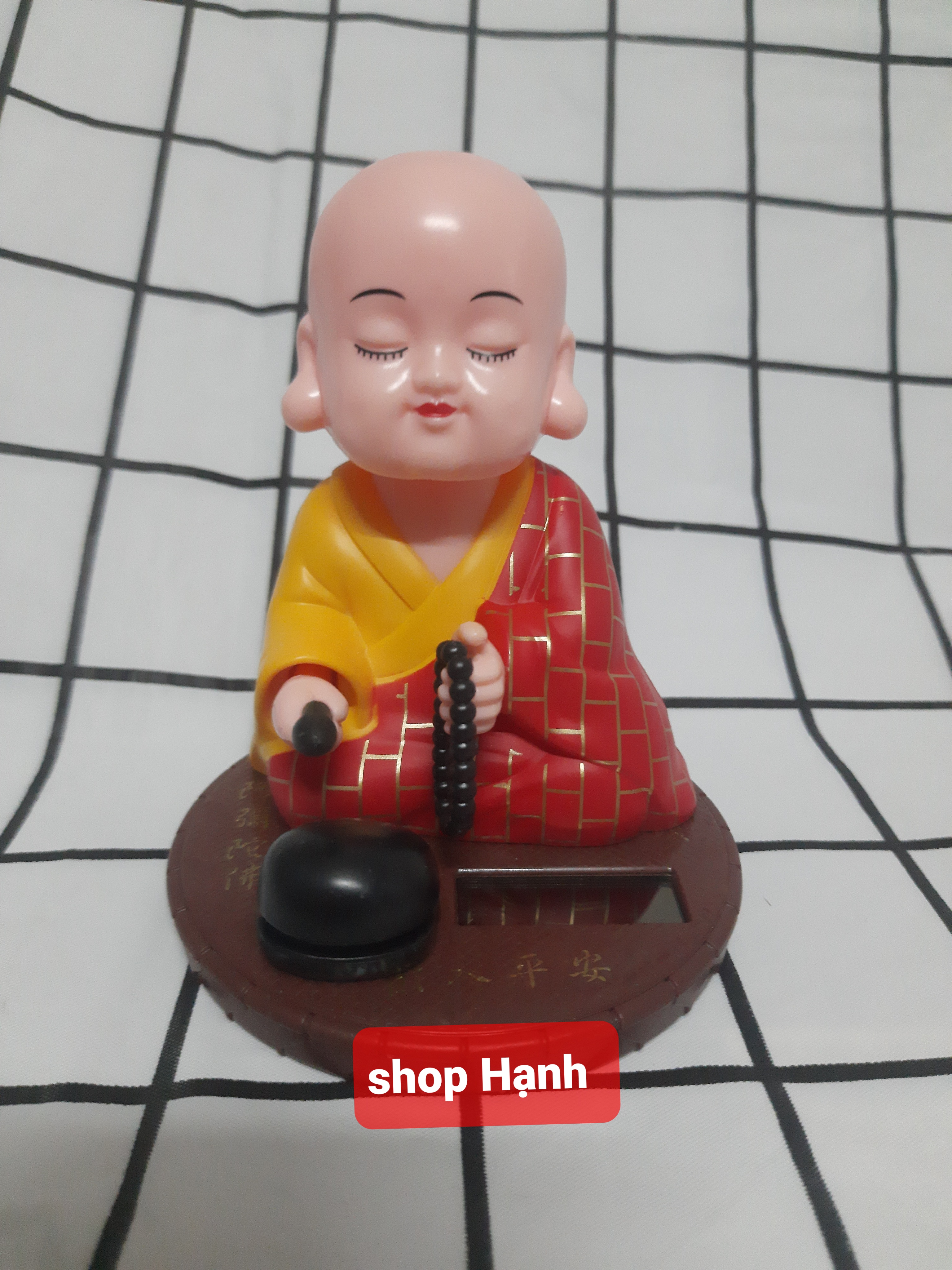 Tượng Phật chú tiểu gõ mỏ tụng kinh sử dụng năng lượng size nhỏ cao 9 cm