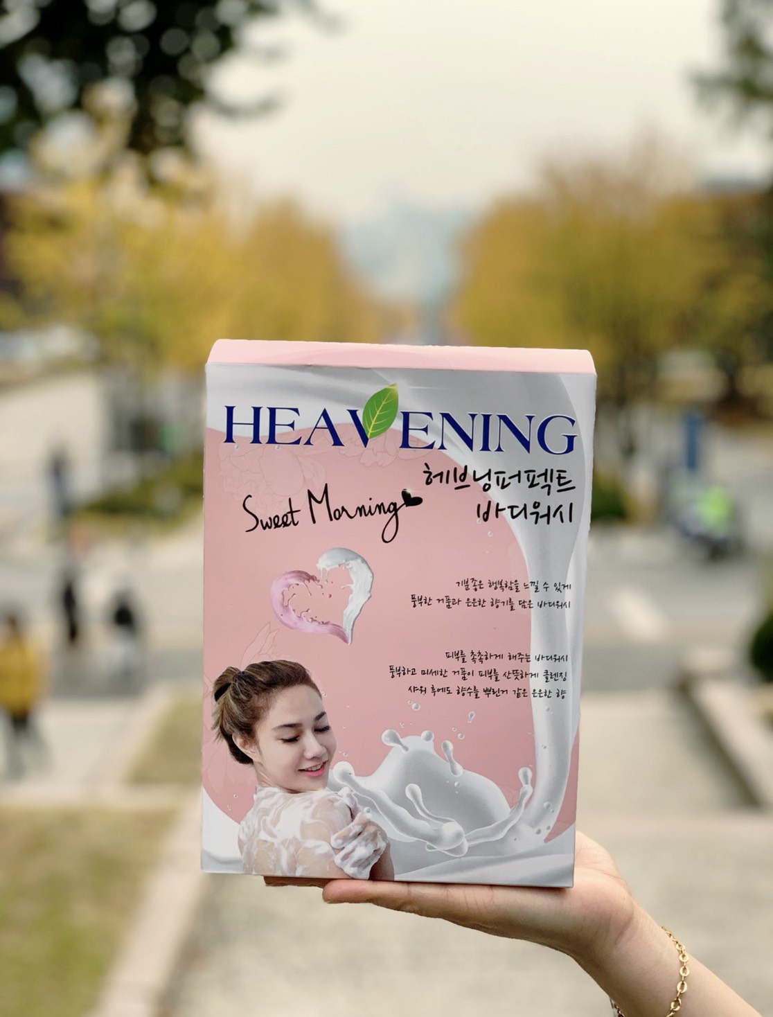 Combo sữa tắm dưỡng ẩm, làm trắng da Heavening Perfect 750ml ( Hàn Quốc ) + Khăn tắm tạo bọt Whip's (loại nhiều bọt)