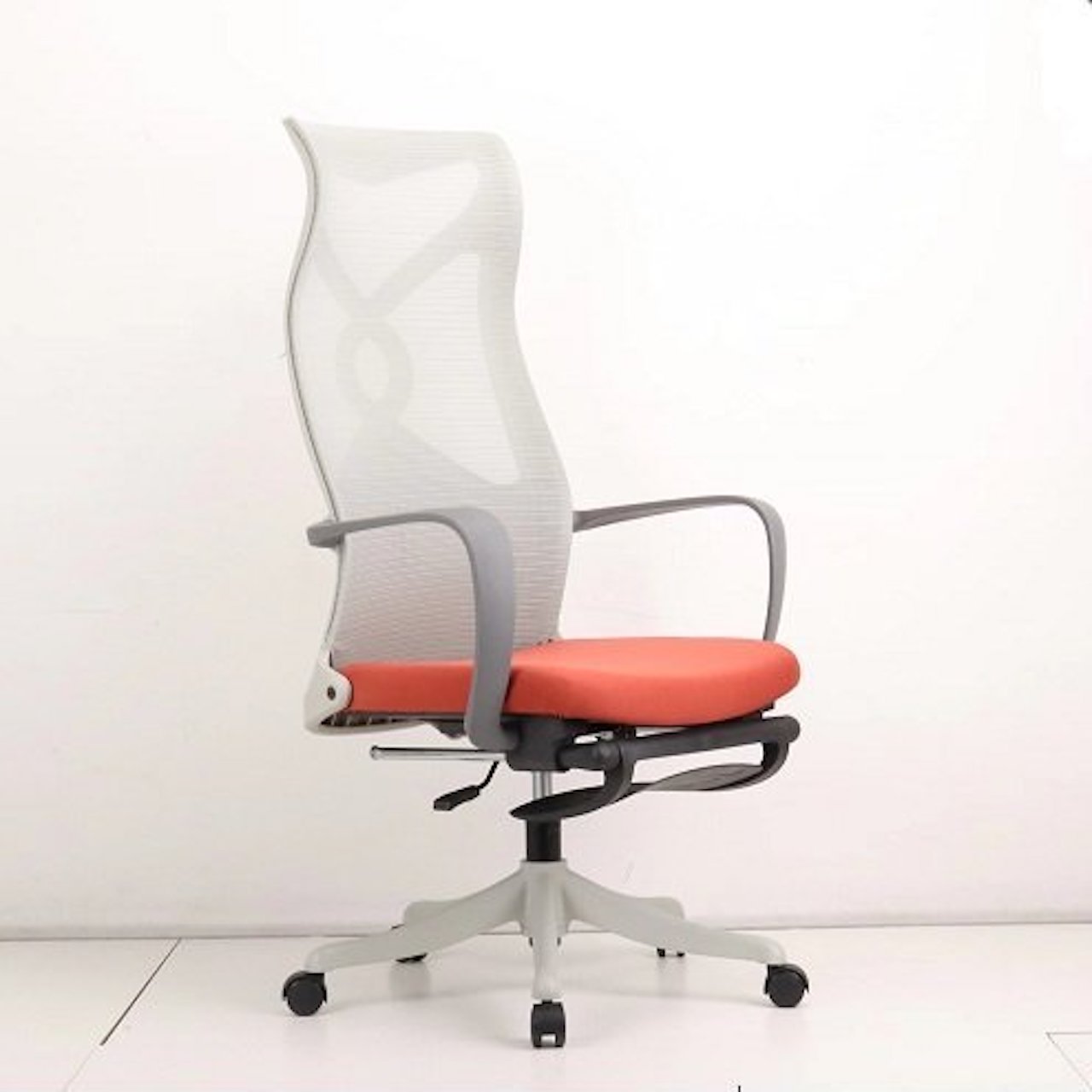 Ghế làm việc Công thái học - Ergonomics chair có chân gác nằm kiểu dáng độc đáo AMA-528-MC