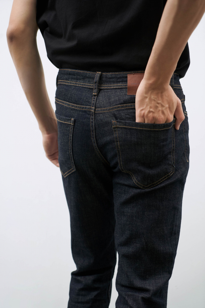 ROUTINE - Quần jeans tiêu navy xanh đậm chỉ nổi màu vàng form slimfit - 10F20DPA103CR2 | LASTORE MENSWEAR