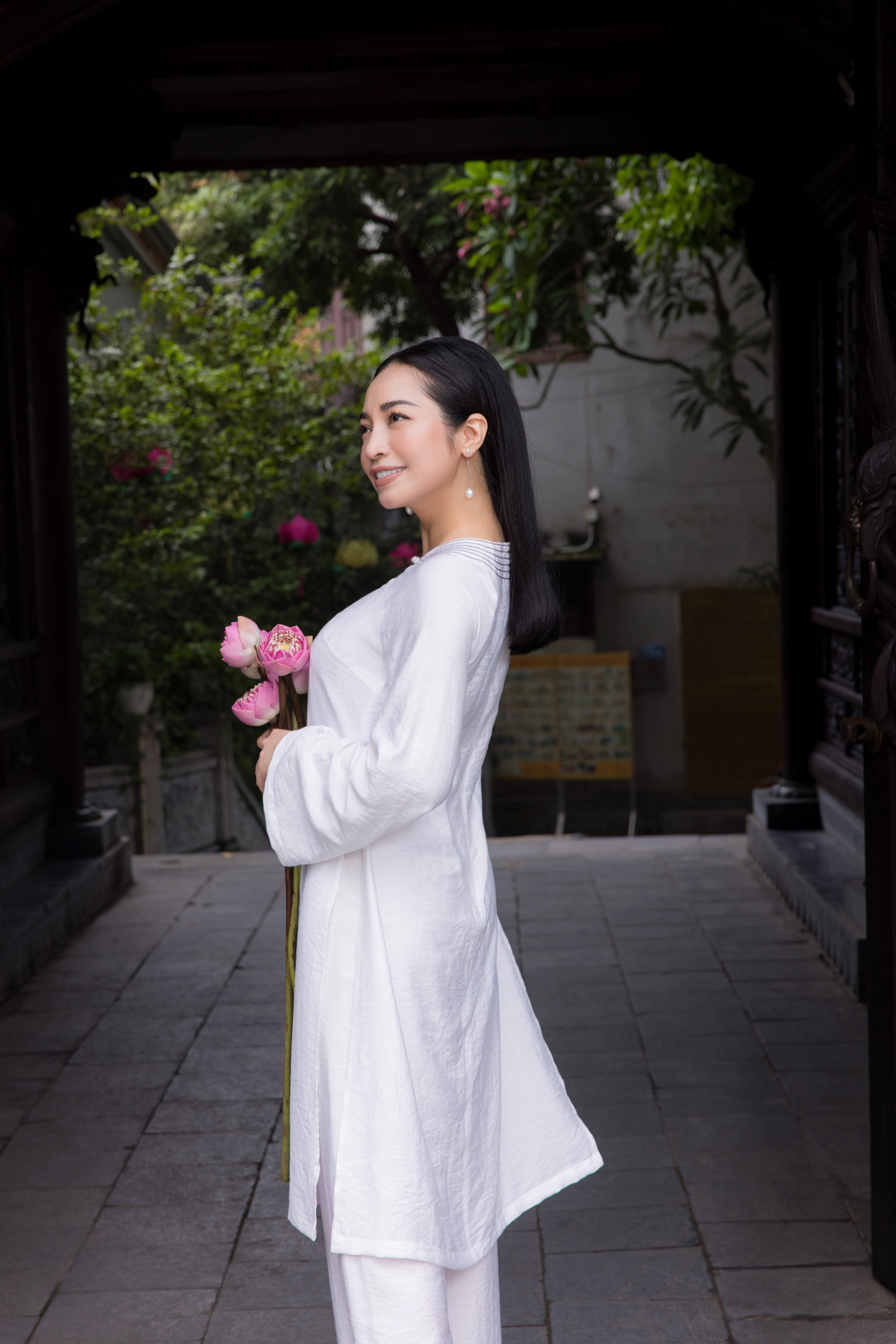 Đồ Lam Bạch Liên Thiết Kế Pháp Phục Liên Trang Linen Trắng Cho Phật Tử Áo Đi Chùa, Đi Lễ Phật, Hành Hương - FW23PP011