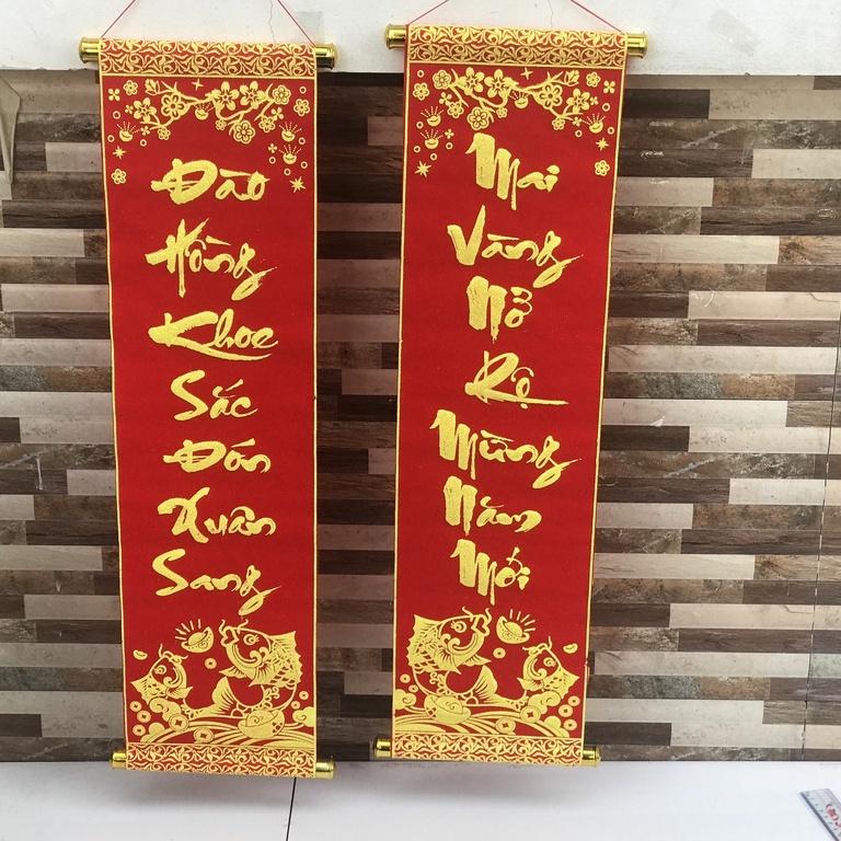 1 đôi câu đối đỏ, liễng trang trí tết in chữ Việt Nam làm từ vải nhung đẹp