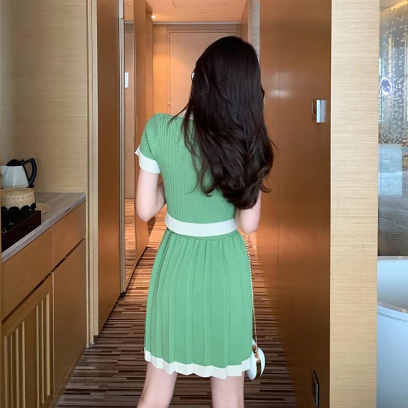 Set Áo Thun Ngắn Tay Cổ Chữ V+Chân Váy Ngắn Lưng Cao Thời Trang Nữ