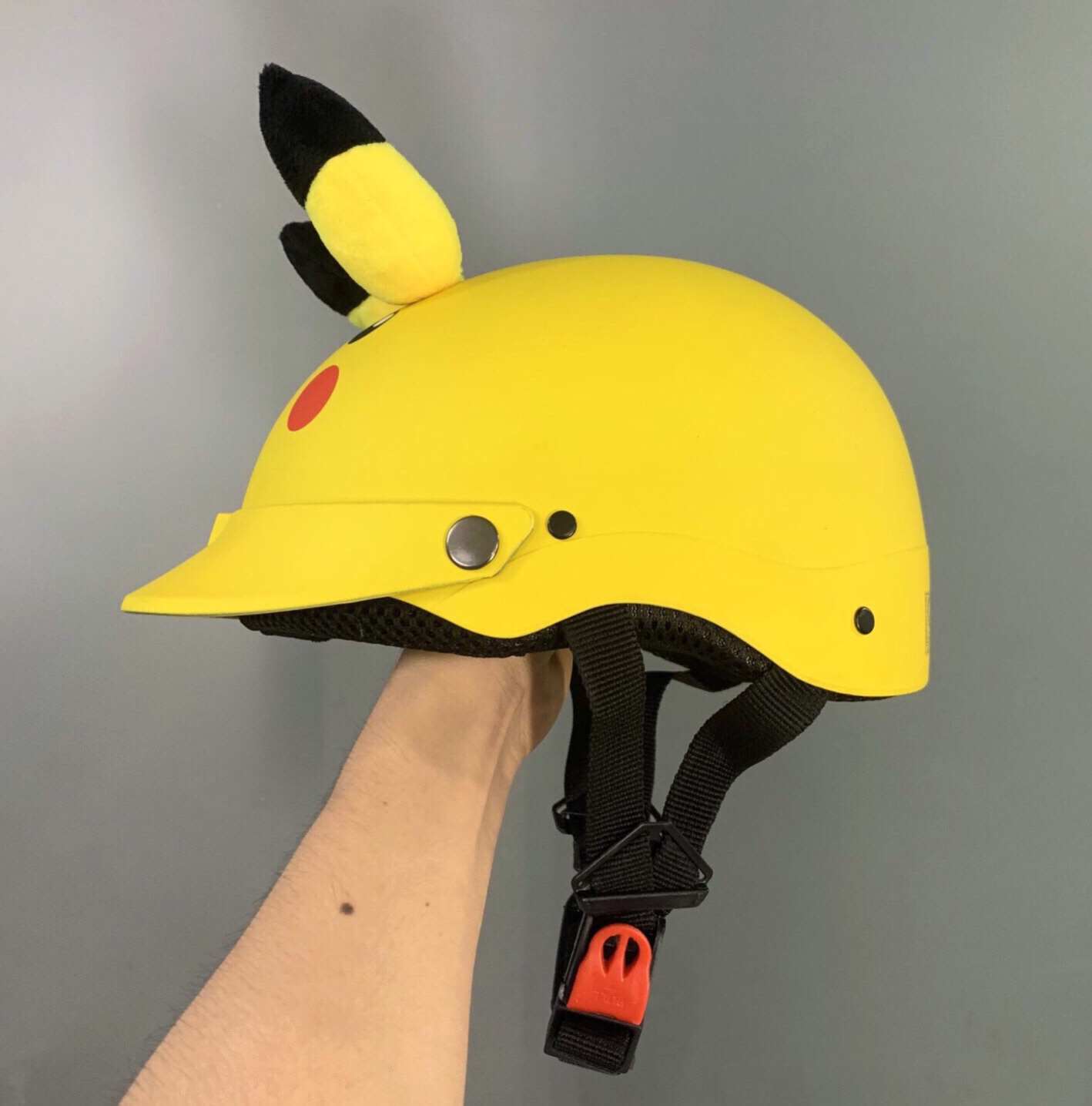 Mũ bảo hiềm Trẻ En 1/2 Pikachu có tai - Tặng Kèm Chong Chóng