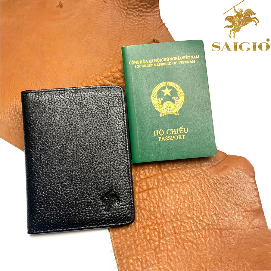 Ví Passport Da Bò PEBBLE Mềm Mại - Bền Bỉ, Chống Xước - Chống Nhăn Tốt, Thiết Kế Hiện Đại - Đa Năng, Đựng Được Nhiều Loại Hộ Chiếu, Nhiều Ngăn Thẻ ATM, Đựng Tiền, Vé Máy Bay, Tiện Dụng Khi Đi Du Lịch, Công Tác - Hàng Chính Hãng SAIGIO