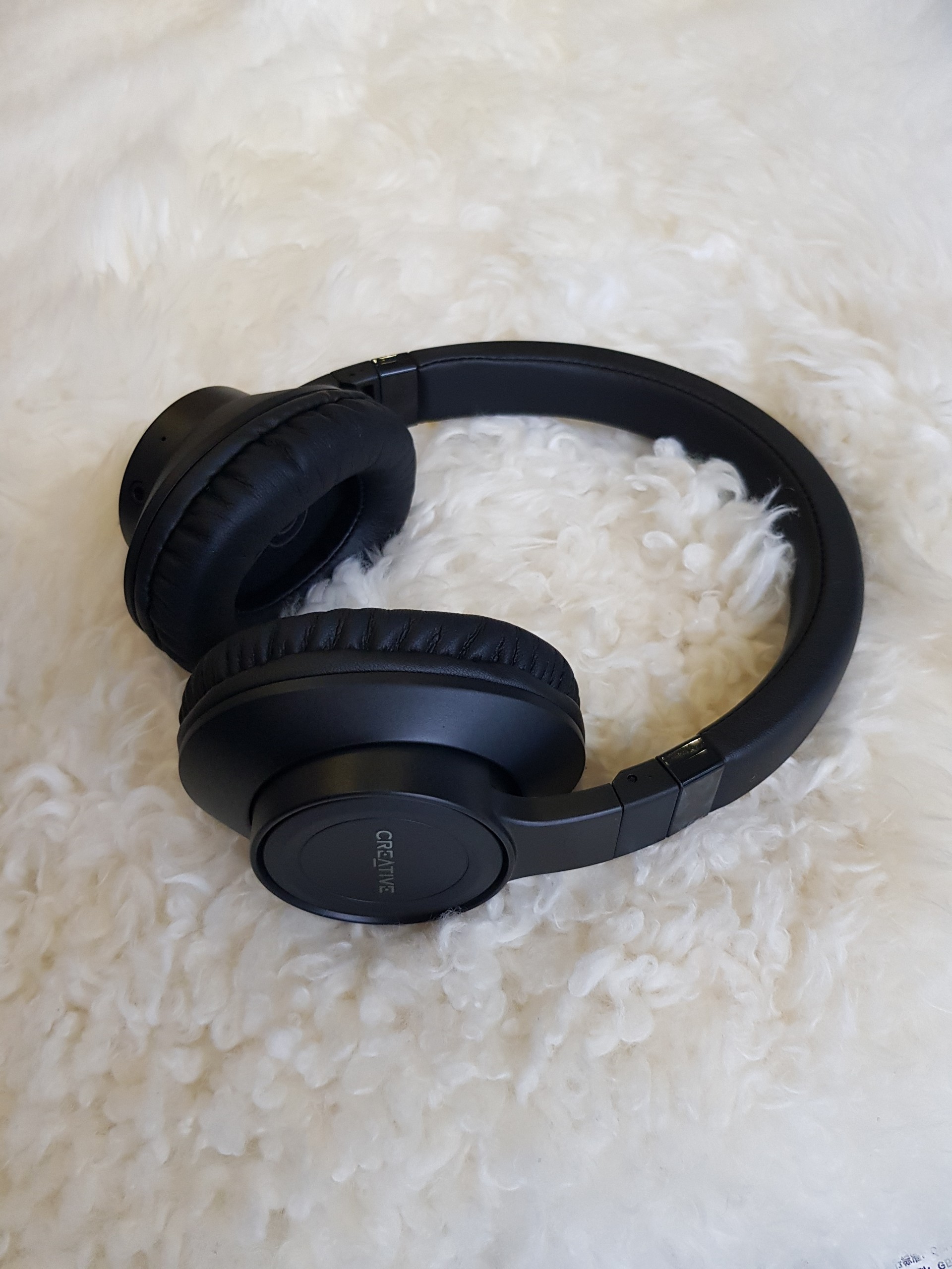 Tai Nghe Bluetooth Creative Outlier Black EF0770 Chính Hãng - Chụp Tai