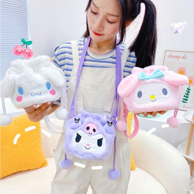 Thú nhồi bông dạng túi đeo chéo hình lotso, kuromi, melody cute - Size từ 15cm đến 24cm - Quà tặng túi mềm mịn bỏ vừa điện thoại, ví tiền