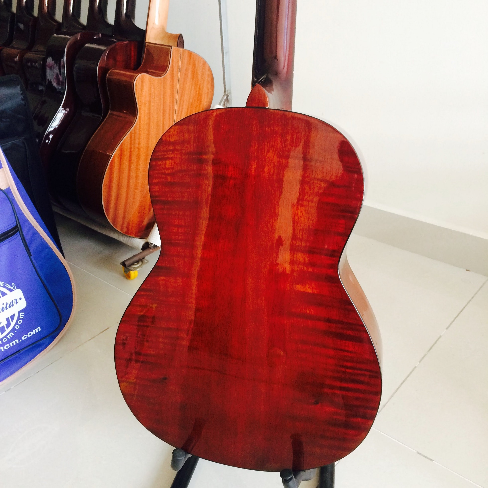 Đàn guitar classic tay trái DC100T dành cho người chơi tay trái