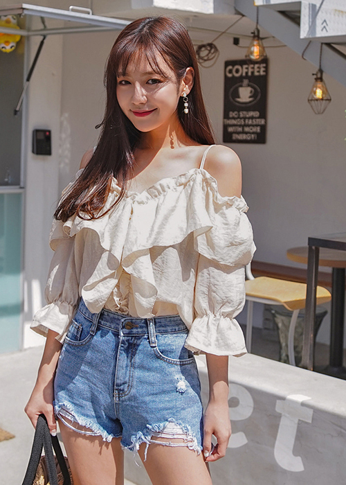 Áo Blouse Trễ Vai Viền Diềm Nữ Tính