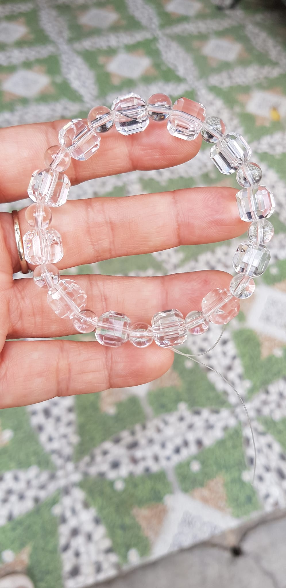 Vòng tay phong thuỷ nữ đá thạch anh trắng trong tự nhiên kiểu vuông giác tròn Size hạt vuông 10mm hạt tròn nhỏ 6mm Nữ mệnh kim mệnh Thủy đeo hợp may mắn tốt sức khoẻ công việc ạ