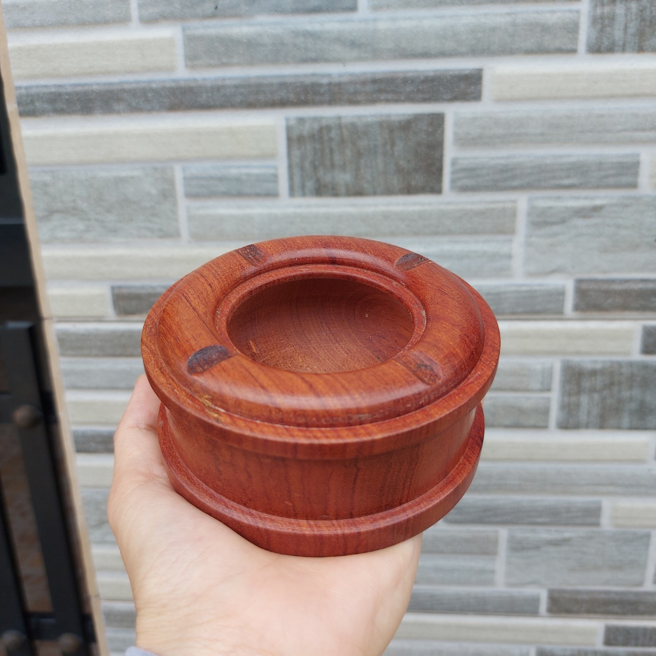 Gạt tàn gỗ hương liền khối tròn 10.5cm x 5cm