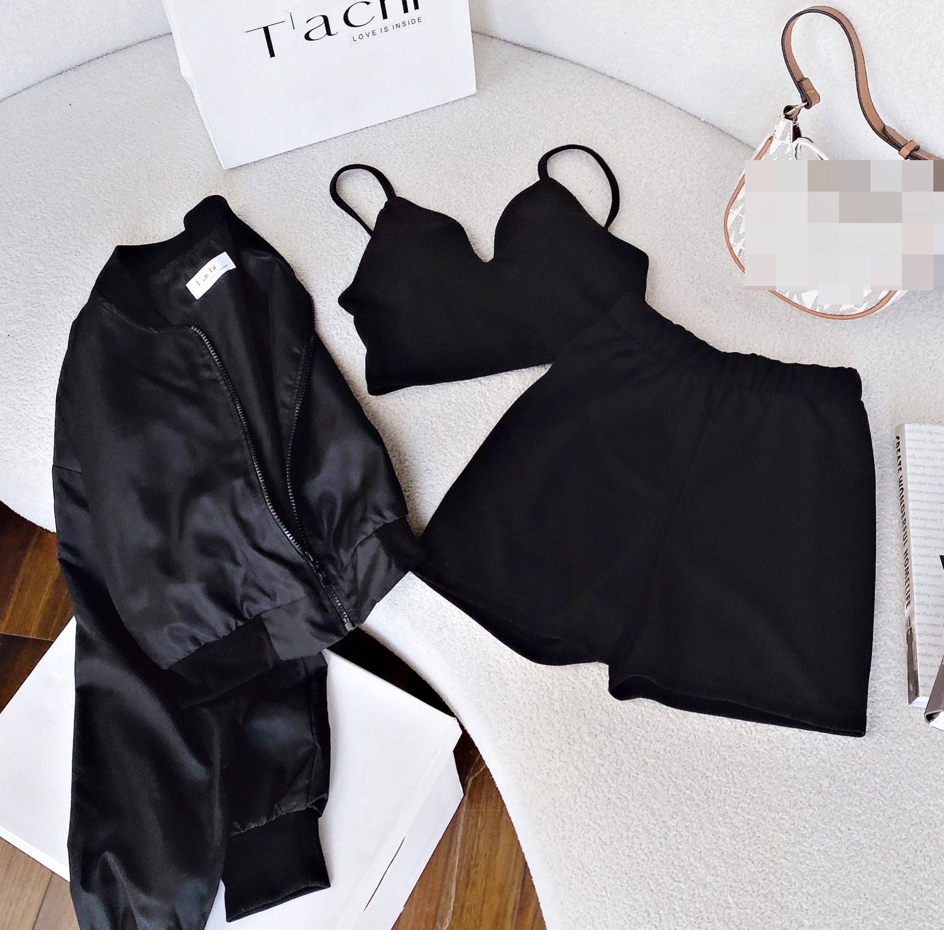 SET ÁO KHOÁC BOMBER CROPTOP LỬNG ĐEN TAY DÀI + ÁO BRA 2 DÂY + QUẦN ĐÙI ÔM BODY NGẮN SHORTS DẠO PHỐ ĐI CHƠI THỂ THAO