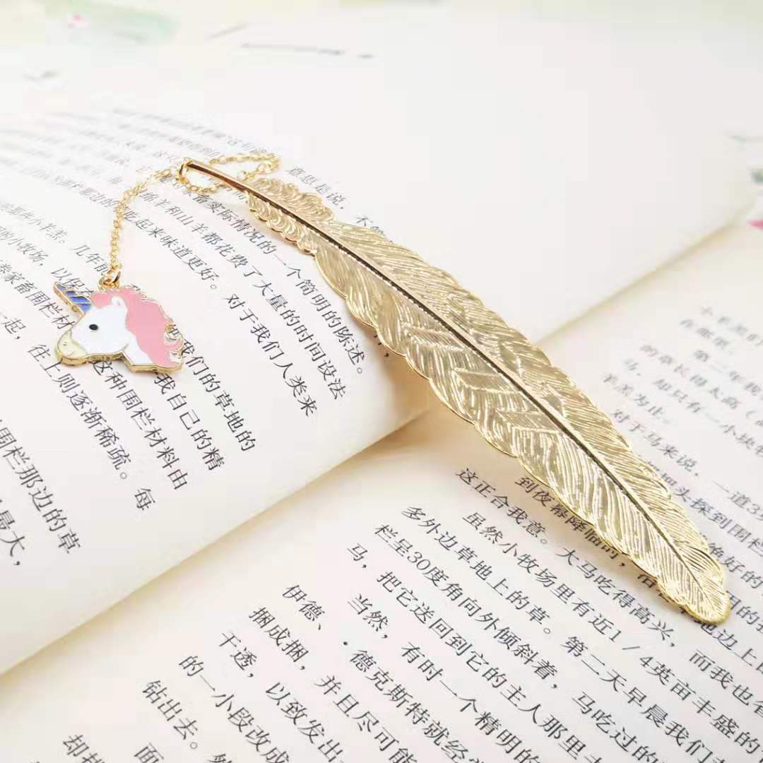 Bookmark Kim Loại Đánh Dấu Sách Hình Lông Vũ Dây Treo -Ngựa Một Sừng