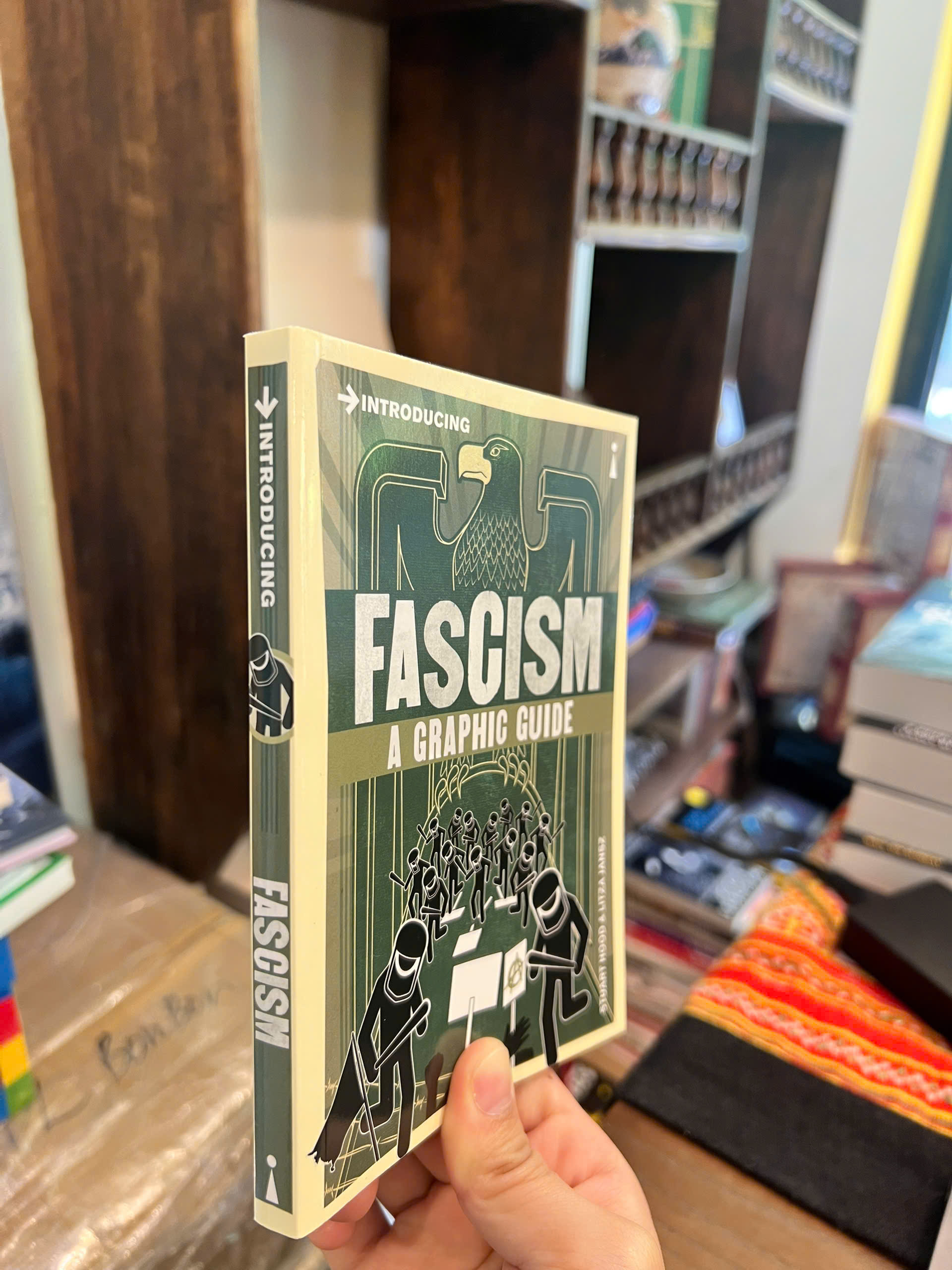 Sách - Introducing Fascism: A Graphic Guide | History / Politics / Ngoại văn / Chủ nghĩa phát xít