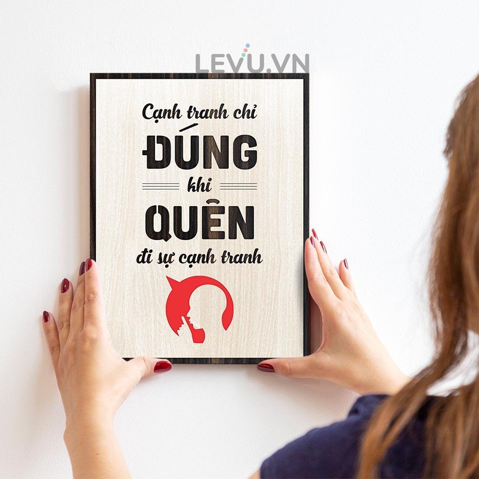 Tranh Slogan hay về kinh doanh LEVU LV092 "Cạnh tranh chỉ đúng khi quên đi sự cạnh tranh"