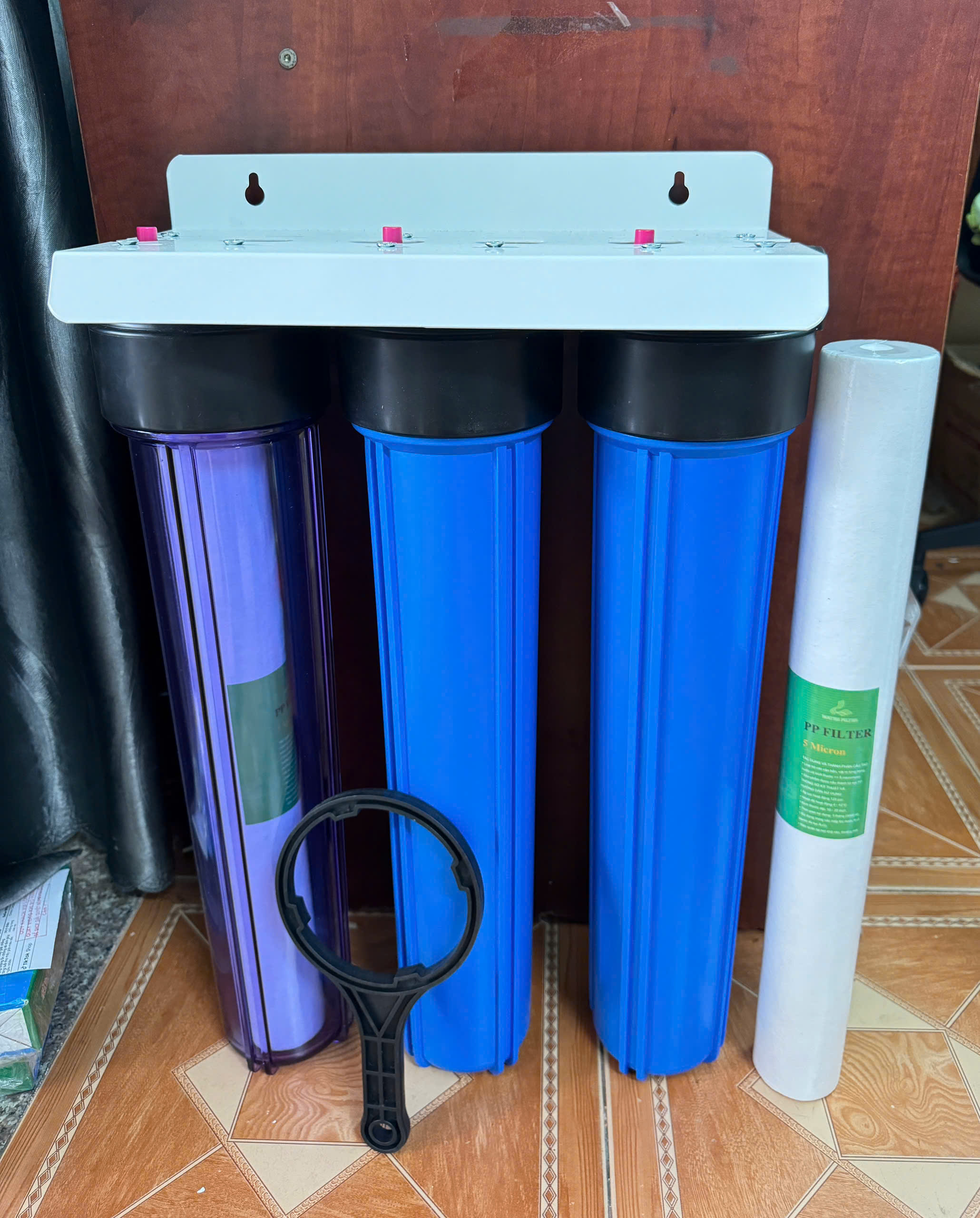 Bộ lọc nước sinh hoạt 3 cốc 20inch (gồm cốc +tay vặn+lõi 1,2,3 +pat treo), màu cốc tùy đợt/ lọc đầu nguồn