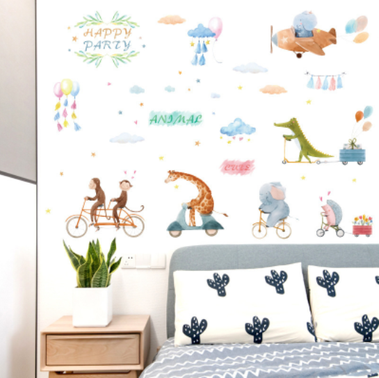 Decal trang trí tường - Những người bạn thú cùng những phương tiện giao thông