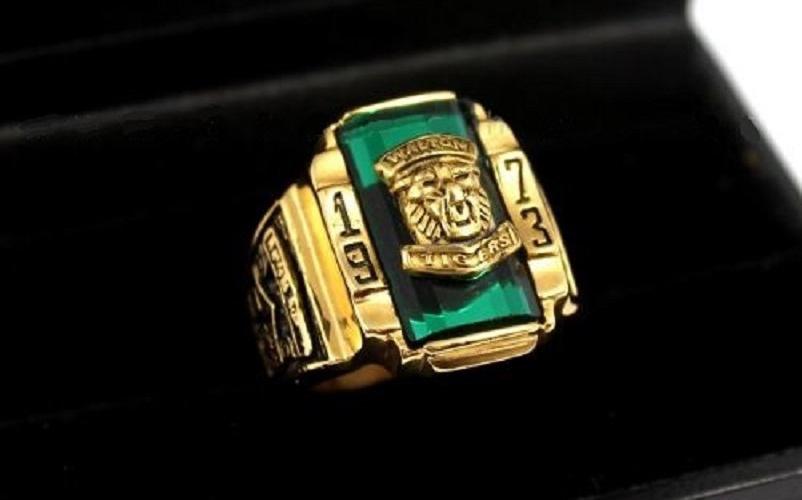 Nhẫn Mỹ Sư Tử 1973 Màu Vàng 24k Đá Xanh Lá