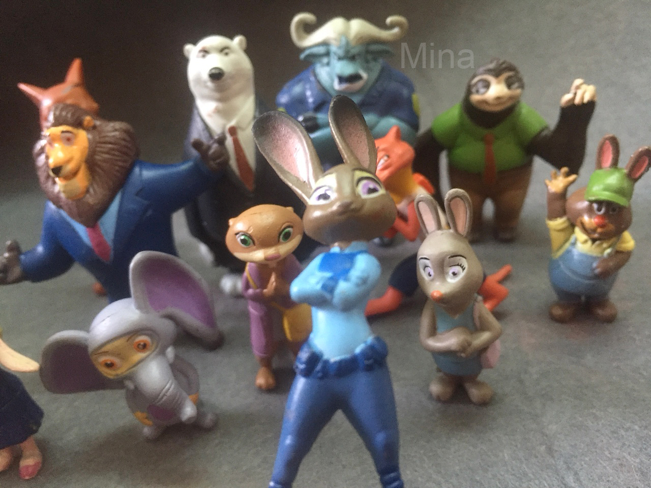 Đồ chơi  sưu tầm - Mô hình các nhân vật trong phim: THÀNH PHỐ ĐỘNG VẬT - Zootopia