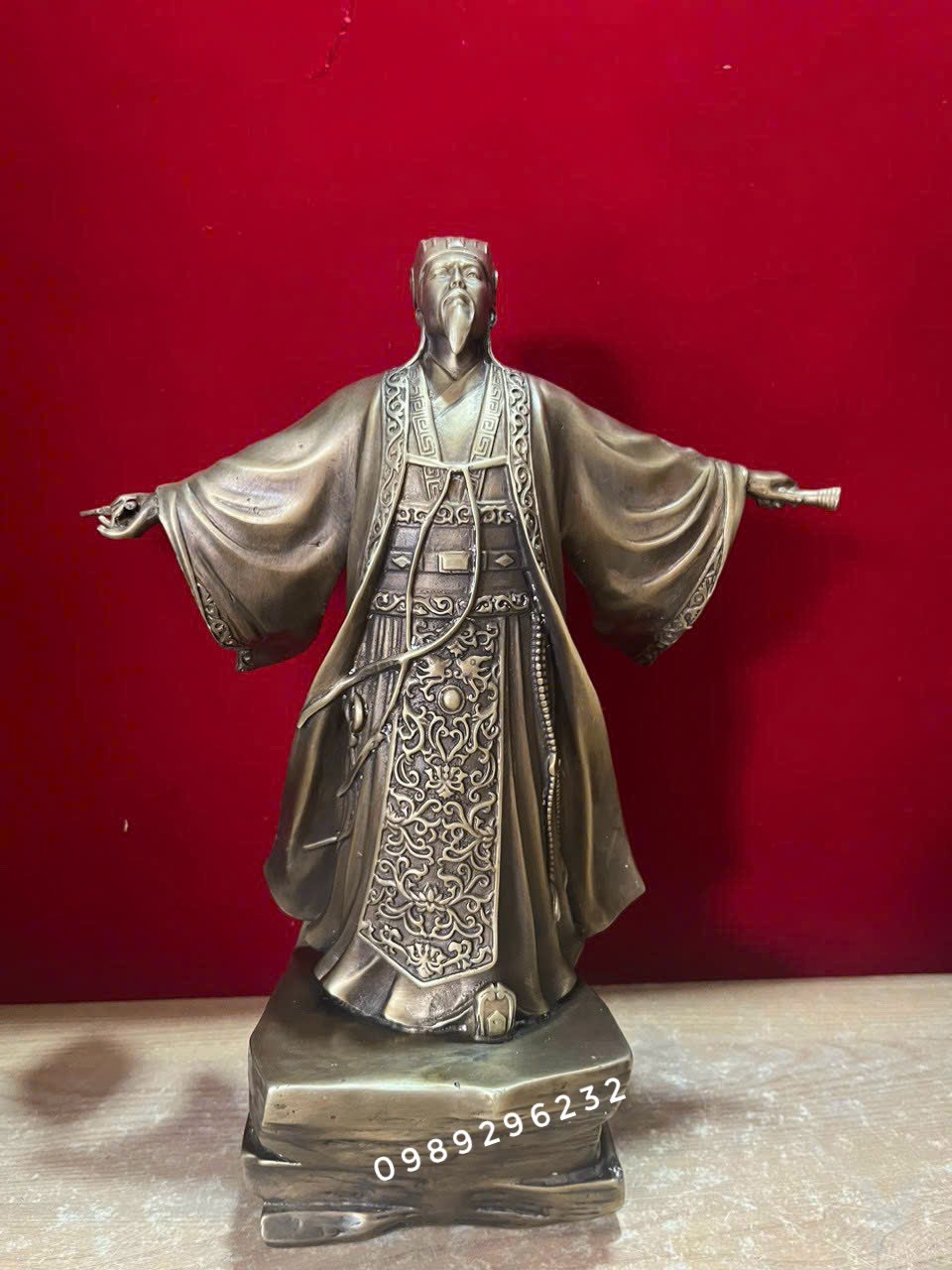 Tượng Khổng Minh đón gió bằng đồng hun - Tượng Gia Cát Lượng