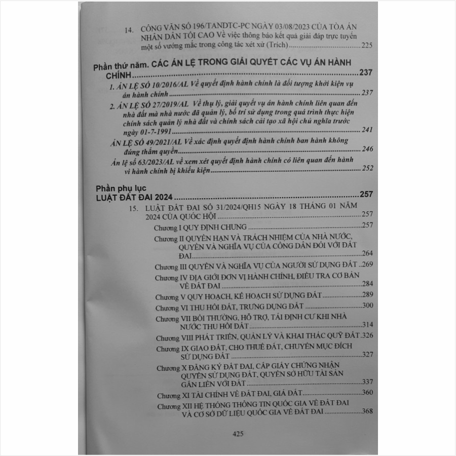 Sách Cẩm Nang Giải Quyết Khiếu Kiện Quyết Định, Hành Vi Hành Chính về Đất Đai tại Tòa Án và Luật Đất Đai năm 2024 – V2408D