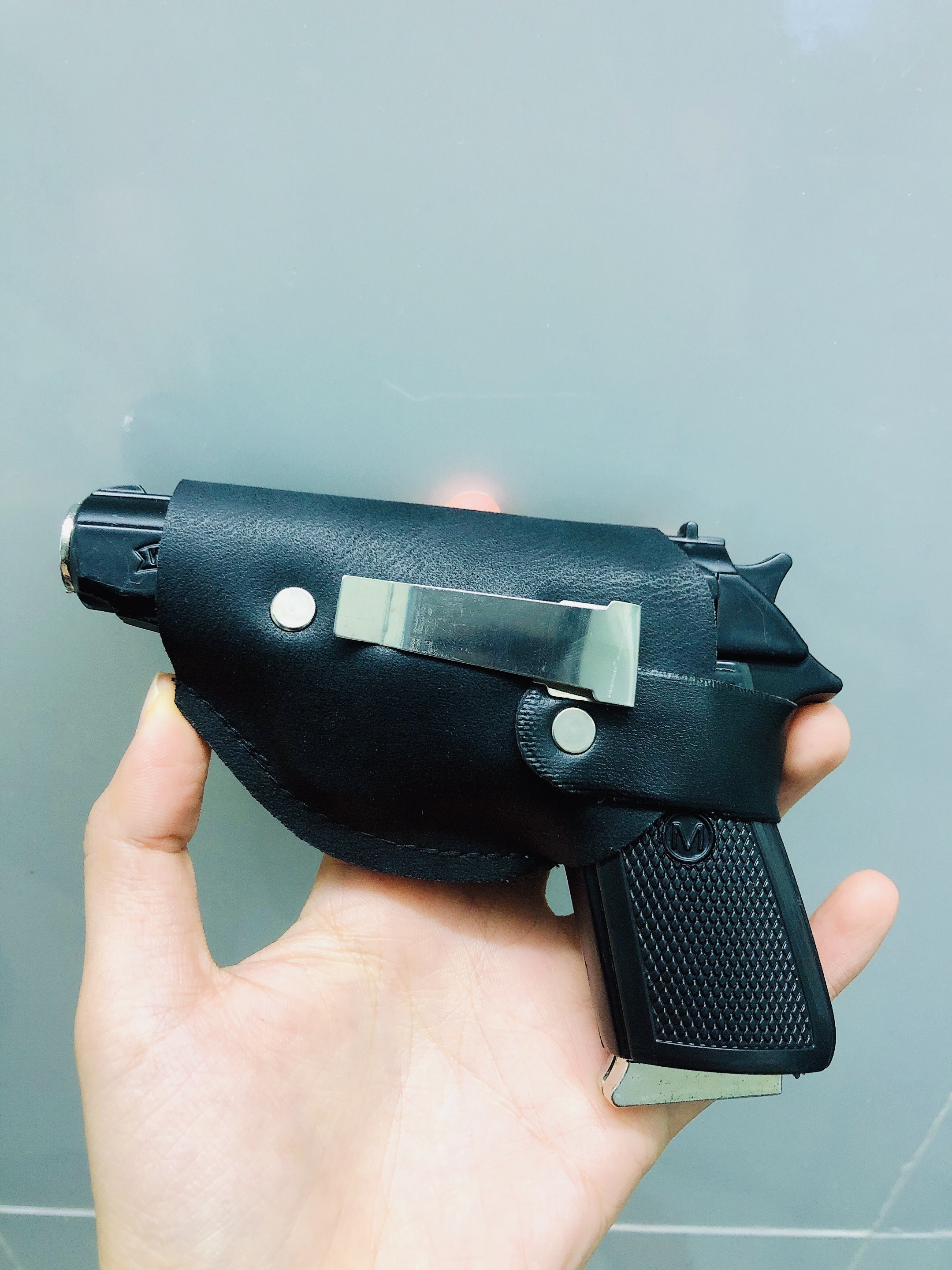 Hột quẹt bật lửa khè hình súng M9 3IN1 có bao da size 13cm - MÀU ĐEN