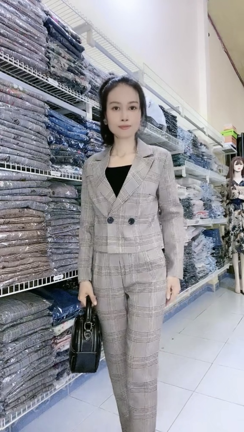 Set áo vest croptop và quần kẻ sọc cao cấp