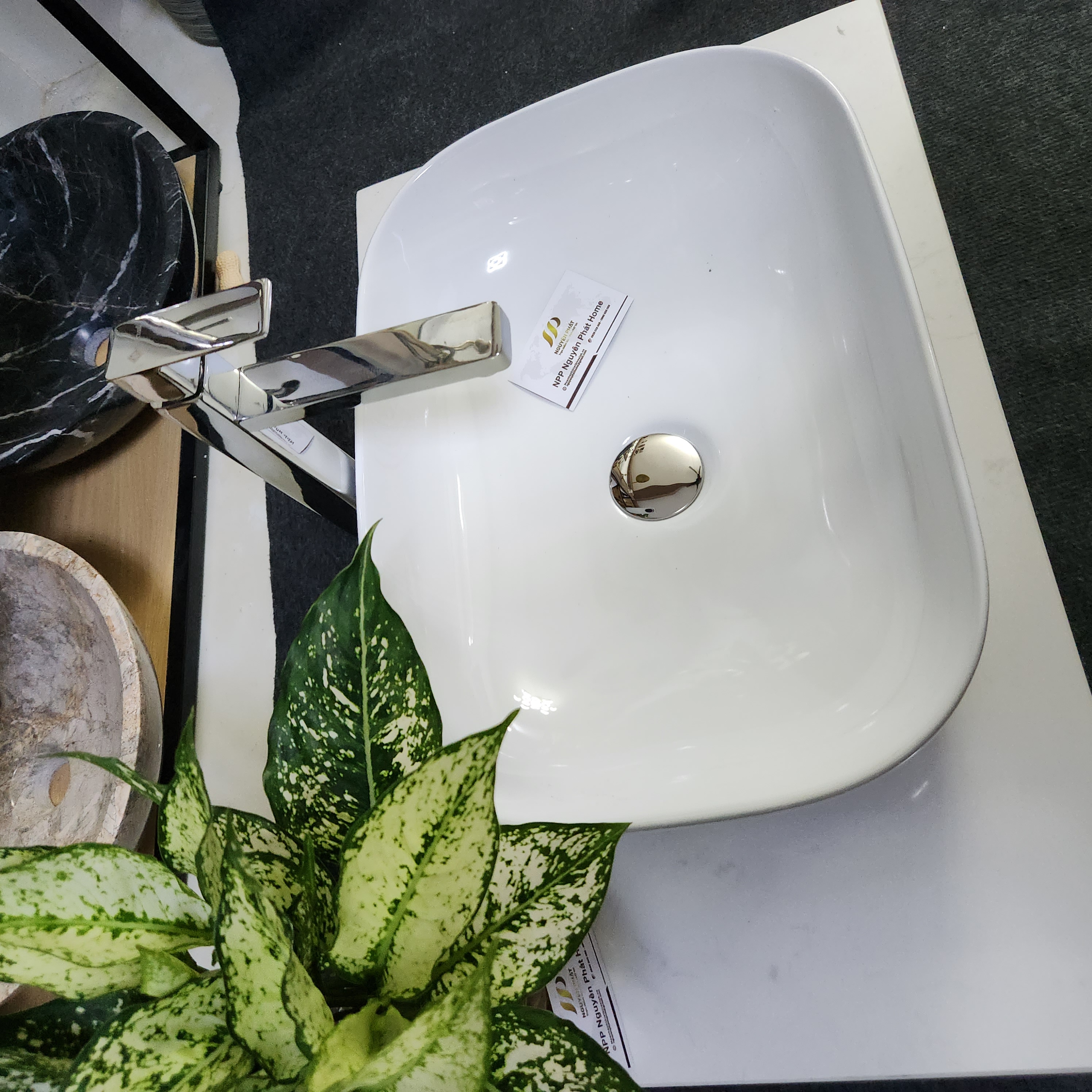 Lavabo sứ đặt bang nano tuyết cao cấp