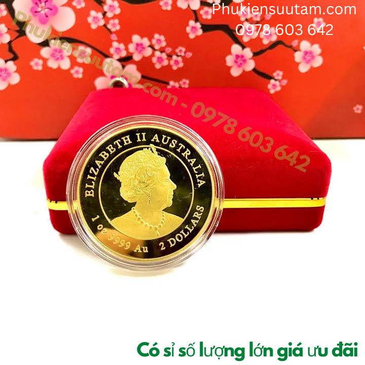 Xu Úc Hình Con Mèo Mạ Vàng Tặng Hộp Nhung, đường kính: 4cm, màu đỏ - SP005891