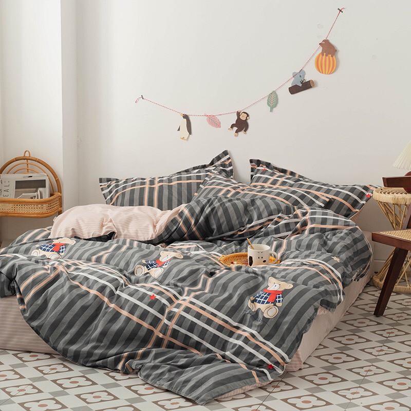 Bộ chăn ga Cotton Poly họa tiết gấu kẻ mẫu mới - Hàng nhập khẩu